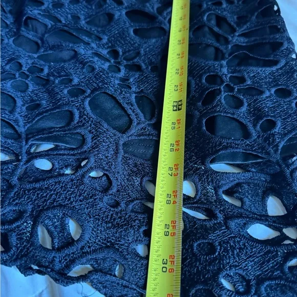 Elegant Black Off-Shoulder floral lace Dress - Picture 6 of 6